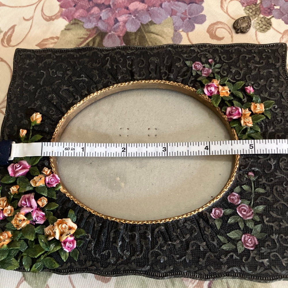 PHOTO FRAME RAISED FLOWERS LIKE NEW CONDITION - Picture 6 of 10
